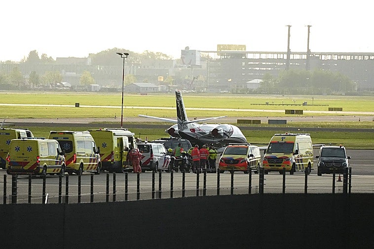 El avión con los contagiados de hantavirus abandona Gran Canaria esta madrugada