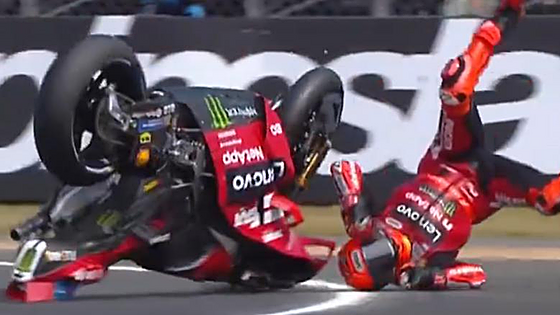 Marc Márquez ya ha sido operado del pie y del hombro