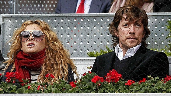 Colate Vallejo-Nájera revela ante el juez dos agresiones de Paulina Rubio durante su matrimonio