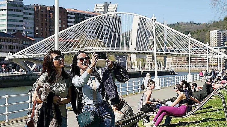La tasa turística se encarece en el País Vasco hasta los 10,5 euros al día