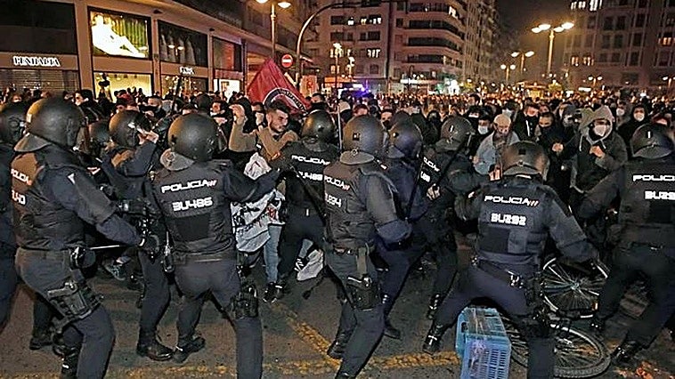 Penas de cárcel por los disturbios en Valencia para liberar al rapero Pablo Hasél