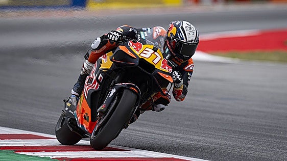 Pedro Acosta lidera en Montmeló con susto para Jorge Martín