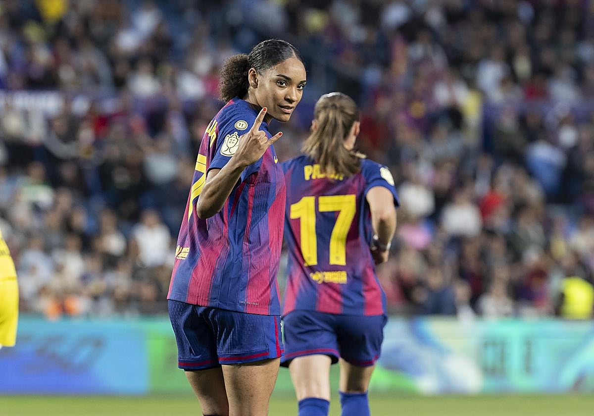 La delantera del FC Barcelona Salma Paralluelo celebra su gol durante la final de la Copa de la Reina.