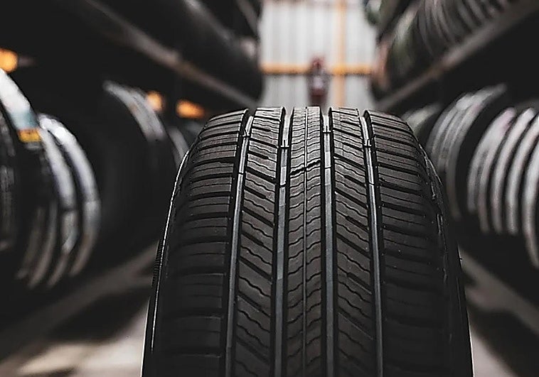 Los expertos coinciden: «Los conductores pueden estar pagando más en combustible porque el coche no trabaja de forma eficiente y los neumáticos están en mal estado»