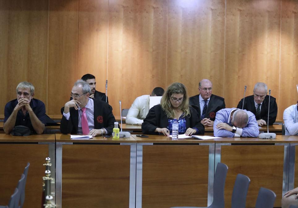 Los acusados del crimen de Lucía, durante el veredicto del primer juicio.