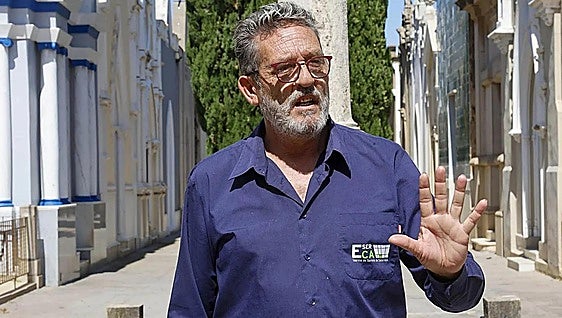 El hombre que ha enterrado a 7.000 personas
