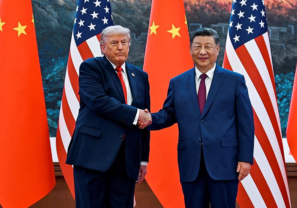 Donald Trump y Xi Jinping se estrechan la mano