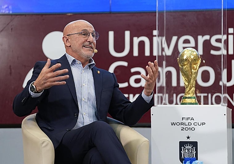 De la Fuente: «Serán 26 jugadores, tres porteros y puede haber alguna sorpresa»