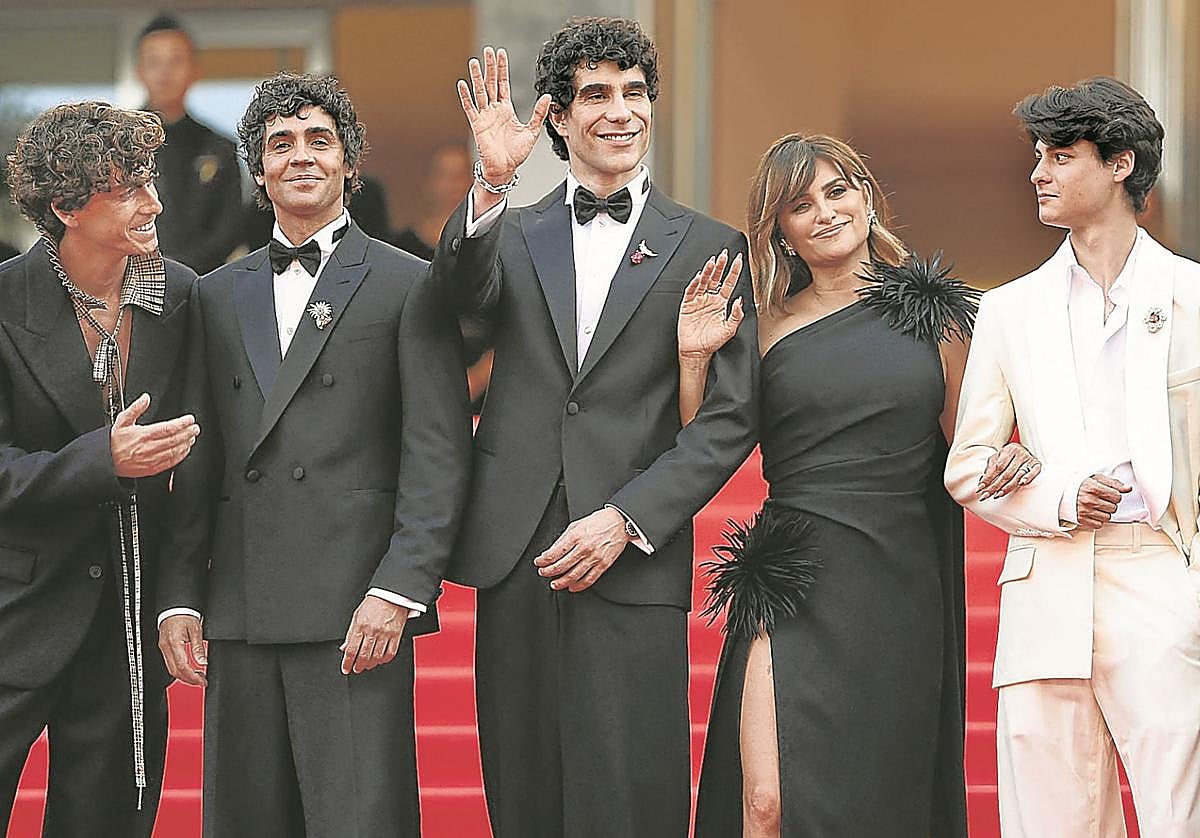 Los Javis Llevan La Causa LGTBIQ A Cannes Con La Ambiciosa La Bola Los Javis Llevan La Causa LGTBIQ A Cannes Con La Ambiciosa La Bola