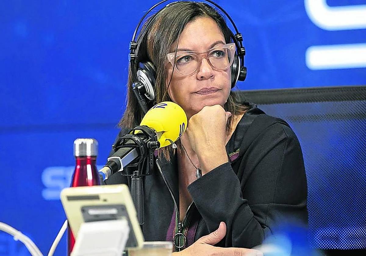 Àngels Barceló, en los estudios de la Cadena Ser.