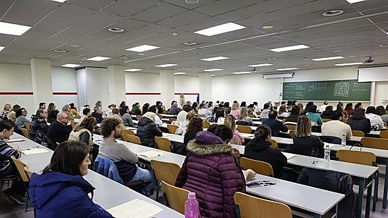 Más de 150.000 opositores compiten este sábado por una de las 18.000 plazas para funcionario del Estado