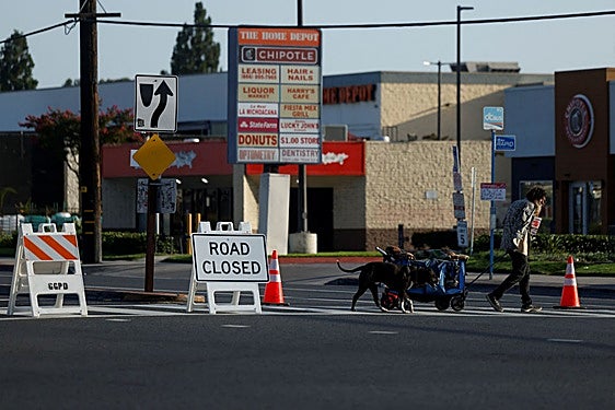 Evacúan a 40.000 vecinos de California por una fuga química