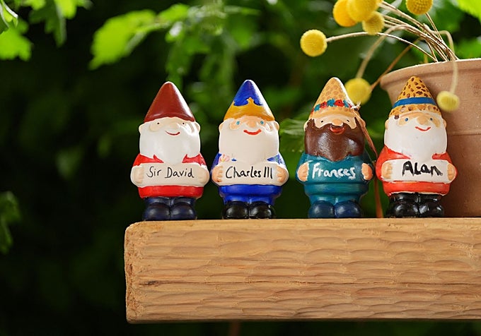 Las cuatro figuritas.