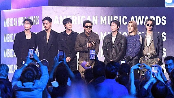 BTS arrasa en los American Music Awards 2026 y se llevan, por segunda vez, el premio a 'Artista del Año'