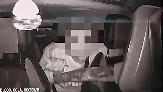 Apuñalan a un taxista de Vélez-Málaga para robarle 500 euros de madrugada: «Dame lo que tengas o te mato»