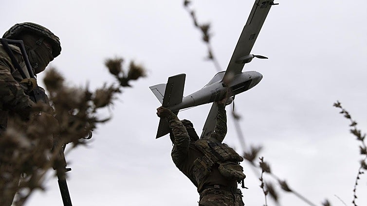 El Kremlin autoriza a los bancos a armarse y derribar los drones ucranianos