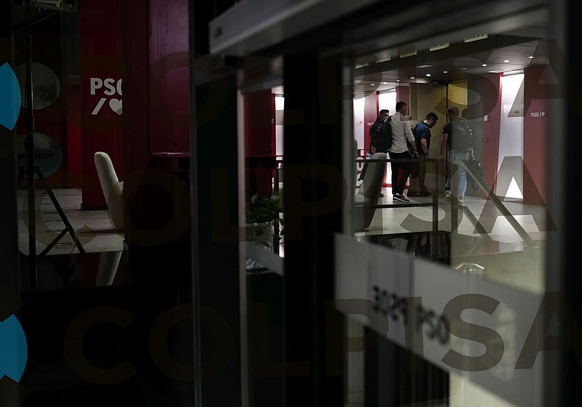 La UCO entra en Ferraz en una operación contra la financiación ilegal de las ‘cloacas’ con facturas falsas