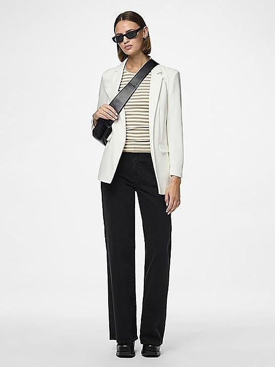 Los mejores blazers de mujer para entretiempo que combinan con todo