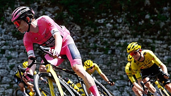 Vingegaard se proclama ganador del Giro con otra exhibición de rosa