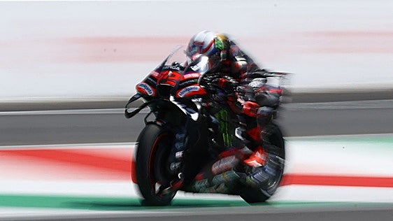 Marco Bezzecchi y Aprilia se dan un baño de masas en Mugello
