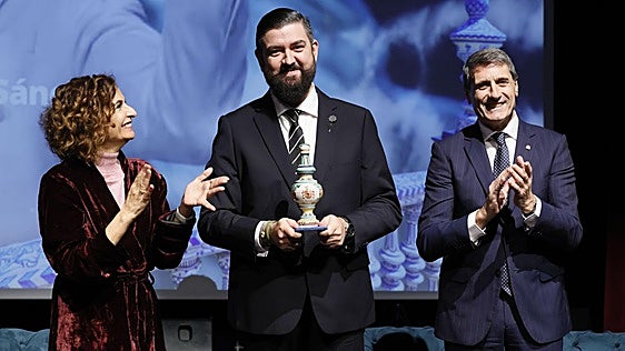 Manu Sánchez lo vuelve a intentar a nivel nacional con un show provocador para RTVE, 'El perro andaluz'