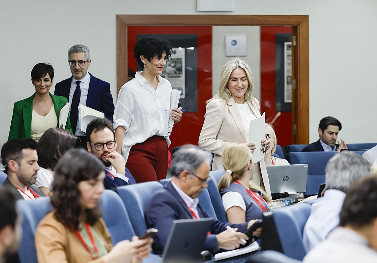 El Gobierno se mofa de la moción de censura instrumental de Feijóo y lo acusa de «desesperación»