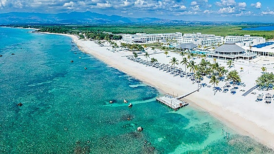 Meliá sigue a Iberostar y abandona buena parte de sus hoteles en Cuba por la presión de Trump
