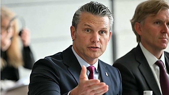 Hegseth compara el desembarco de Normandía con la «invasión de inmigrantes en Europa»