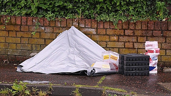 Conmoción en Belfast tras el brutal apuñalamiento de un hombre en plena calle