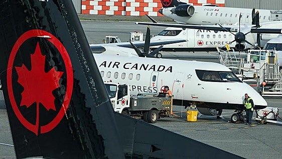Detienen a un piloto de Air Canada por volar 17 años sin la licencia adecuada
