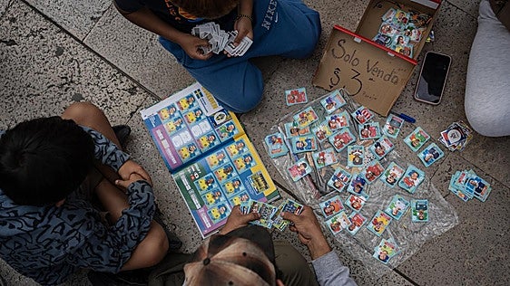 La inflación también llega al álbum: los cromos del Mundial suben un 50%