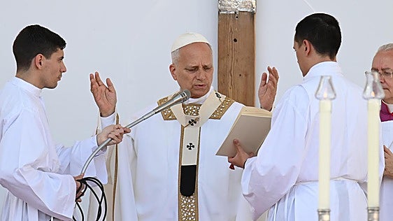 La misa del papa León XIV reúne a miles de fieles en el Estadio de Gran Canaria