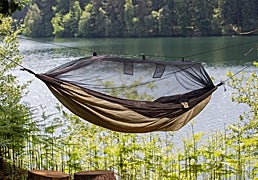Estas hamacas con mosquitera son perfectas para los amantes del vivac y la naturaleza
