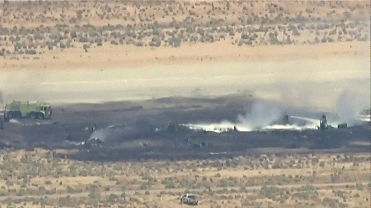 Ocho muertos al estrellarse un bombardero B-52 tras despegar en California