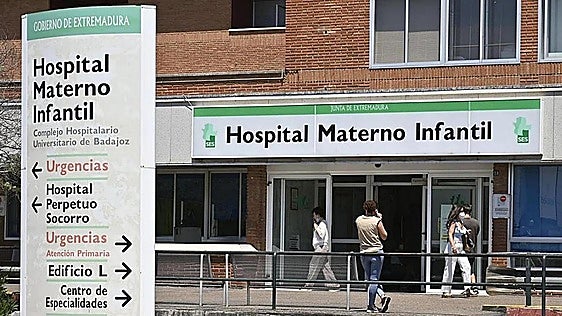 Muere en la UCI de Badajoz el niño de dos años que cayó a un canal en Rena