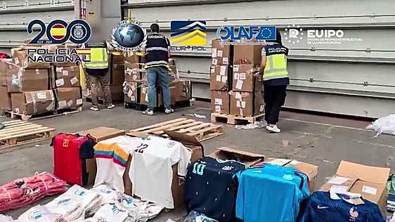 Intervienen 16 toneladas de equipaciones falsas de selecciones por valor de siete millones de euros