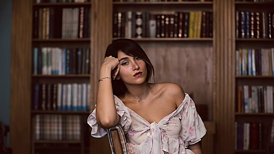 Irán sentencia a 74 latigazos a una artista por cantar sin velo en YouTube