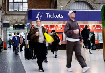 Al menos un muerto y 89 heridos por la colisión de dos trenes en el centro de Inglaterra