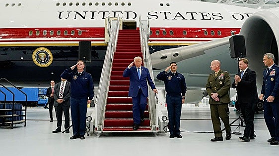 Trump presenta el nuevo Air Force One: un regalo de Catar valorado en 400 millones