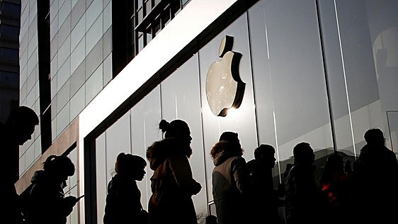 Gafas, un iPhone plegable y AirPods con cámara: la hoja de ruta filtrada de Apple