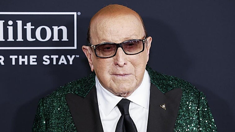 Muere a los 94 años Clive Davis, el visionario que descubrió a Whitney Houston