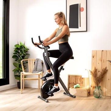 La bici estática plegable Cecotec Drumfit X-Bike 3000 Neo es perfecta para hogares con poco espacio