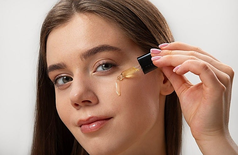 Despierta con la piel más tersa gracias a este sérum con retinol de Vichy
