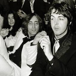 El día que Paul McCartney conoció a John Lennon en una parroquia y la música cambió para siempre: «Fue algo increíble»
