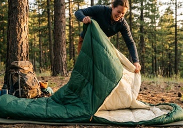 Los mejores sacos de dormir ligeros y compactos para una acampada perfecta