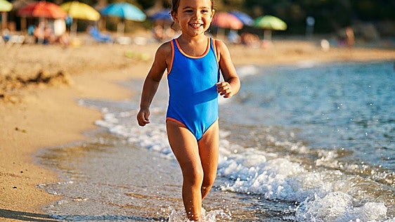 No te pierdas estos bañadores y bikinis para las más pequeñas de la casa