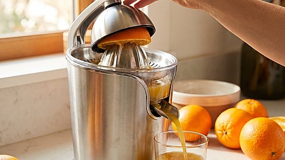Olvídate del zumo embotellado con estos prácticos exprimidores eléctricos de naranja