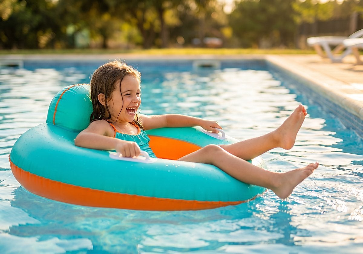 Los mejores manguitos y flotadores para disfrutar del agua sin sustos