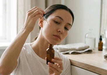 Los mejores sérums con péptidos para eliminar la flacidez y conseguir firmeza facial