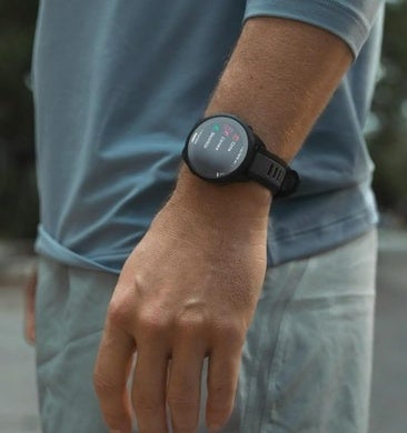 Controla tus ritmos de entrenamiento con el reloj Garmin Forerunner 165
